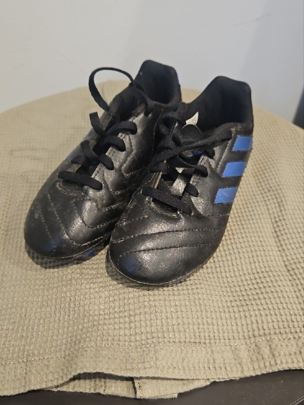 adidas outdoor soccer cleats Black with Blue Stripes - Little Kids